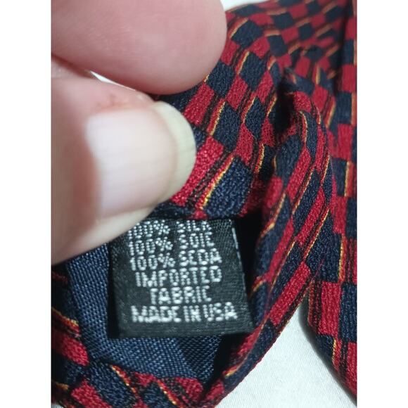Prestwick & Moore 100% Silk Red Blue Gold Geometric Print Tie Made In USA - Picture 3 of 7